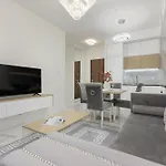 Sarmacka With Gym, Sauna And Parking By Renters ワルシャワ