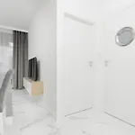 アパート Sarmacka With Gym, Sauna And Parking By Renters ワルシャワ