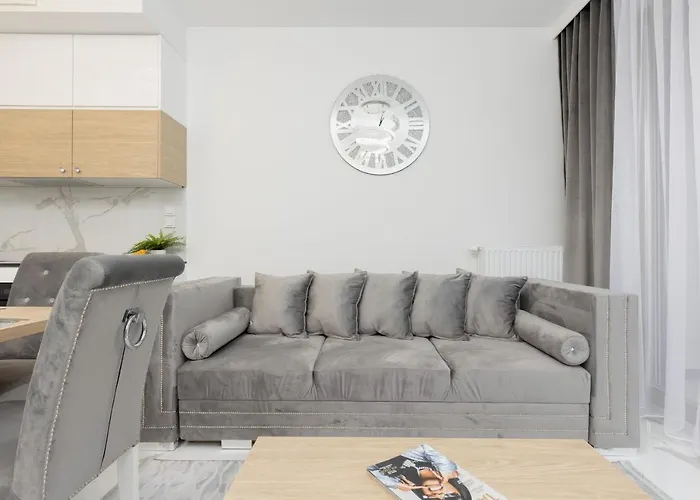 شقة Sarmacka With Gym, Sauna And Parking By Renters وارسو