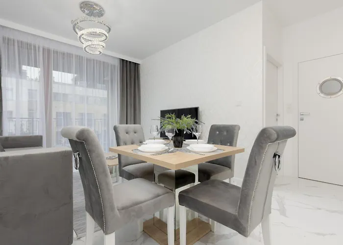 Sarmacka With Gym, Sauna And Parking By Renters شقة وارسو