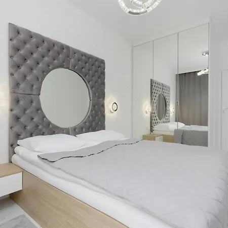 Apartment Sarmacka With Gym, Sauna And Parking By Renters