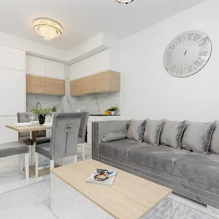 Apartment Sarmacka With Gym, Sauna And Parking By Renters *