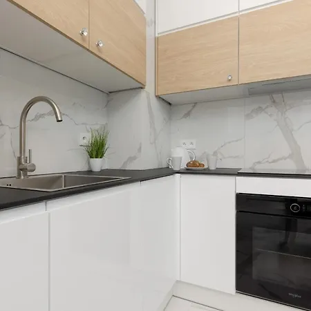 Sarmacka With Gym, Sauna And Parking By Renters 아파트