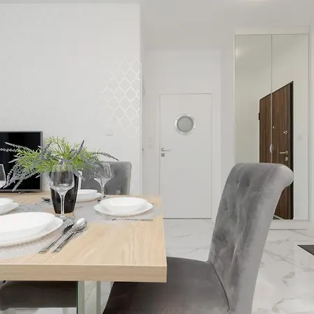 아파트 Sarmacka With Gym, Sauna And Parking By Renters 바르샤바
