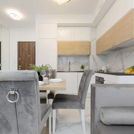 Apartment Sarmacka With Gym, Sauna And Parking By Renters
