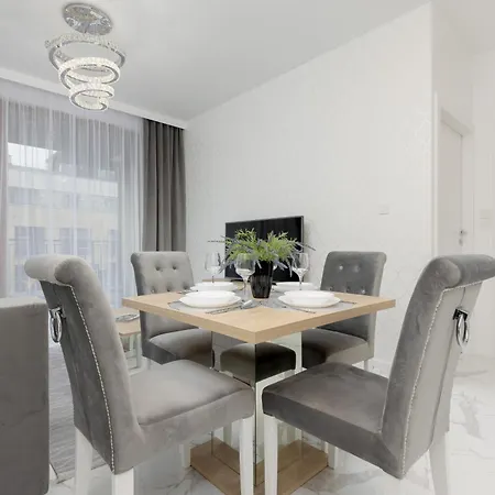 Sarmacka With Gym, Sauna And Parking By Renters Apartman Varsó
