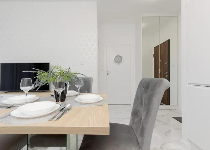 Appartement Sarmacka With Gym, Sauna And Parking By Renters Warschau